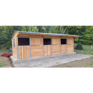 https://www.techni-contact.ovh/ressources/images/produits/merchandising/3-box-en-bois-pour-chevaux-45211166-1.jpg - - Épaisseur : 48 mm
- Hauteur partie basse : 2,30 m
- Hauteur partie haute: 2,80 m