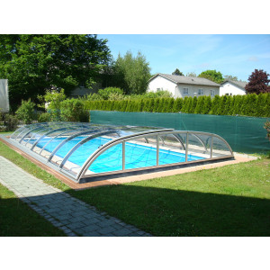 https://www.techni-contact.ovh/ressources/images/produits/merchandising/abri-piscine-coulissant-11639186-1.jpg - Toit en structure aluminium ou thermolaqué de couleur