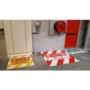 https://www.techni-contact.ovh/ressources/images/produits/merchandising/adhesif-sol-industriel-6381710-1.jpg - Marquage sécurité