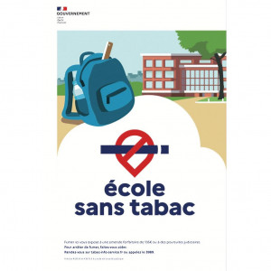 https://www.techni-contact.ovh/ressources/images/produits/merchandising/affiche-autocollante-ecole-sans-tabac-a5-ou-a4-38455285-1.jpg - Format : A5 (15×21 cm) pour lieux fermés et couverts, A4 (21×30 cm) pour espaces non couverts et extérieurs