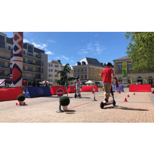 https://www.techni-contact.ovh/ressources/images/produits/merchandising/animation-grand-public-trottinette-electrique-41684141-1.jpg - Animation grand public trottinette électrique