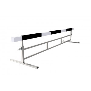 https://www.techni-contact.ovh/ressources/images/produits/merchandising/barriere-de-steeple-mobile-4371797-1.jpg - Longueur : 3,96 m ou 5 m - Réglable en hauteur - Certifiée IAAF