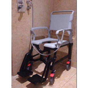 https://www.techni-contact.ovh/ressources/images/produits/merchandising/bathmobile-52459344-1.jpg - Capacité : 130 kg