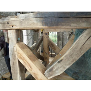 https://www.techni-contact.ovh/ressources/images/produits/merchandising/beffroi-pour-cloche-11355804-1.jpg - Fabrication traditionnelle en bois de chêne