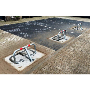 https://www.techni-contact.ovh/ressources/images/produits/merchandising/bloc-parking-en-acier-galvanise-o-50-mm-largeur-830-mm-17632566-1.jpg - Arceau parking
