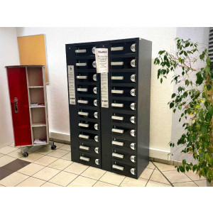 https://www.techni-contact.ovh/ressources/images/produits/merchandising/borne-de-rechargement-mobile-24-casiers-16333242-1.jpg - Sécurisation par digicode - 24 casiers