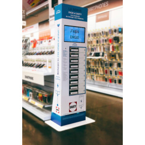 https://www.techni-contact.ovh/ressources/images/produits/merchandising/borne-de-rechargement-mobile-9-casiers-16185771-1.jpg - Sécurisation par digicode - 9 casiers et écran 21,5''