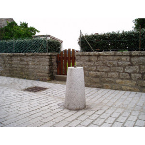 https://www.techni-contact.ovh/ressources/images/produits/merchandising/borne-granit-conique-6262881-1.jpg - Bornes granit TRONC de CONE