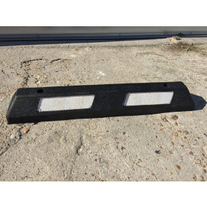https://www.techni-contact.ovh/ressources/images/produits/merchandising/butoir-de-parking-en-caoutchouc-5688437-1.jpg - Noir avec bandes jaunes ou blanches