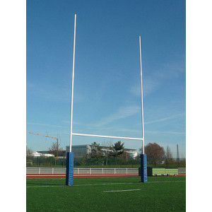 https://www.techni-contact.ovh/ressources/images/produits/merchandising/buts-de-rugby-en-aluminium-8318691-1.jpg - Hauteurs : 8 ou 11 m - Aluminium plastifié