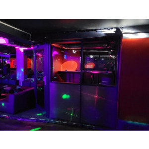 https://www.techni-contact.ovh/ressources/images/produits/merchandising/cabine-fumeur-pour-discotheque-65133414-1.jpg - Sur mesure