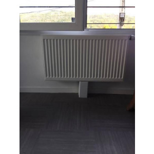 https://www.techni-contact.ovh/ressources/images/produits/merchandising/cache-tuyaux-sous-radiateur-12143344-1.jpg - 100 % démontable sans outils