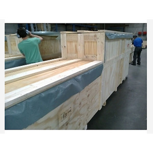https://www.techni-contact.ovh/ressources/images/produits/merchandising/caisse-de-transport-bois-12922131-1.jpg - En bois massif ou contreplaqué
