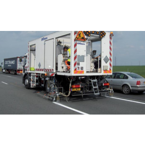 https://www.techni-contact.ovh/ressources/images/produits/merchandising/camion-applicateur-marquage-routier-6920031-1.jpg - Marquage urbain, routier et autoroutier