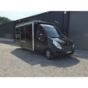 https://www.techni-contact.ovh/ressources/images/produits/merchandising/camion-magasin-friterie-420-renault-master-71294397-1.jpg - Friterie sur base renault master plancher cabine