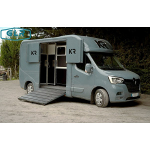 https://www.techni-contact.ovh/ressources/images/produits/merchandising/camion-vl-2-places-chevaux-krismar-3-places-assises-76215444-1.jpg - Camion pour le transport des chevaux, permis B