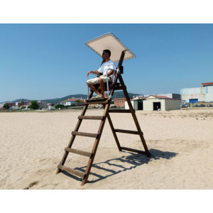 https://www.techni-contact.ovh/ressources/images/produits/merchandising/chaise-de-surveillance-plage-810887-1.jpg - En bois de pin traité