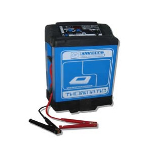 https://www.techni-contact.ovh/ressources/images/produits/merchandising/chargeur-de-batteries-ventile-semi-professionnel-15133720-1.jpg - Tension de réseau : 230 V