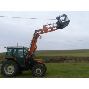 https://www.techni-contact.ovh/ressources/images/produits/merchandising/chargeur-telescopique-pour-tracteur-9982738-1.jpg - Charge utile : 1 tonne