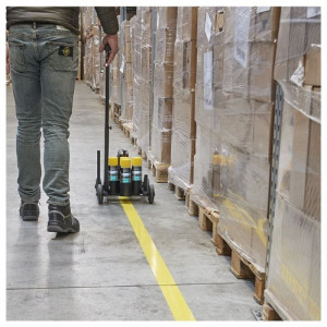 https://www.techni-contact.ovh/ressources/images/produits/merchandising/chariot-de-tracage-de-ligne-32477534-1.jpg - Dimensions : 60 x 40 x 35 cm - Accessoire de marquage