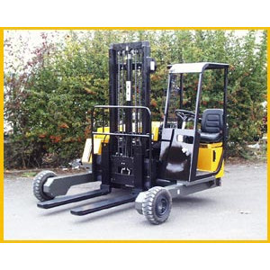https://www.techni-contact.ovh/ressources/images/produits/merchandising/chariot-elevateur-a-embarquer-6794653-1.jpg - Capacité 1500 kg - 26,4 CV