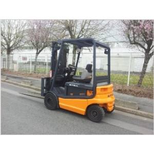https://www.techni-contact.ovh/ressources/images/produits/merchandising/chariot-elevateur-electrique-d-occasion-2500-kg-1832824-1.jpg - Hauteur de levage (m) : 4,3