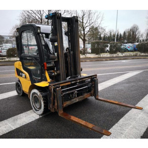 https://www.techni-contact.ovh/ressources/images/produits/merchandising/chariot-elevateur-frontal-4-roues-d-occasion-13215442-1.jpg - Année : 2008 - Capacité de levage : 2500 kg