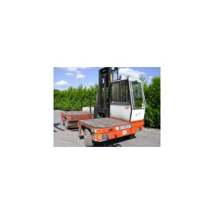 https://www.techni-contact.ovh/ressources/images/produits/merchandising/chariot-elevateur-lateral-battioni-2384402-1.jpg - Hauteur de levage (m) : 4.5
