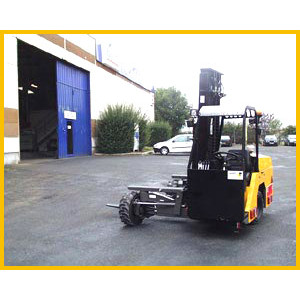 https://www.techni-contact.ovh/ressources/images/produits/merchandising/chariot-embarque-thermique-9955541-1.jpg - Capacité 2000 - 2500 kg - 36 CV