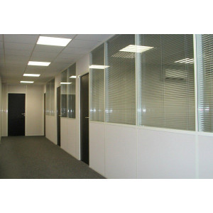 https://www.techni-contact.ovh/ressources/images/produits/merchandising/cloison-bureau-semi-vitre-4106736-1.jpg - Cloisons vitrées pour l'aménagement des bureaux