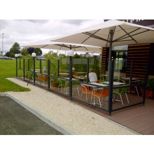 https://www.techni-contact.ovh/ressources/images/produits/merchandising/cloison-de-balcon-52493231-1.jpg - Structure : Aluminium - Hauteurs : 85 ou 150 cm
