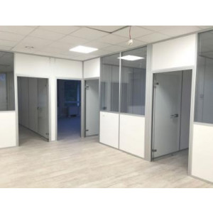 https://www.techni-contact.ovh/ressources/images/produits/merchandising/cloison-de-bureau-a-isolation-phonique-43475912-1.jpg - Possibilité d’isolation phonique renforcée