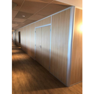 https://www.techni-contact.ovh/ressources/images/produits/merchandising/cloison-de-bureau-pleine-toute-hauteur-94848514-1.jpg - Cloisons pleine avec couvre joints