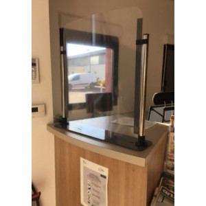 https://www.techni-contact.ovh/ressources/images/produits/merchandising/cloison-de-separation-avec-fenetre-de-passage-documents-33267123-1.jpg - Séparation à poser sur comptoir d'accueil