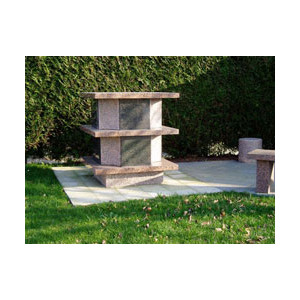 https://www.techni-contact.ovh/ressources/images/produits/merchandising/columbarium-granit-16266783-1.jpg - Dimensions (L x l) cm : 110 x 110