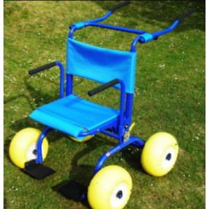 https://www.techni-contact.ovh/ressources/images/produits/merchandising/deambulateur-tout-terrain-a-roues-17371141-1.jpg - Rollator d'extérieur à poignée réglable