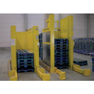 https://www.techni-contact.ovh/ressources/images/produits/merchandising/depileur-empileur-hydraulique-de-palettes-9058102-1.jpg - Stocker et distribuer des palettes par le bas de la pile en toute sécurité