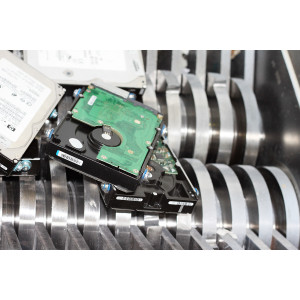 https://www.techni-contact.ovh/ressources/images/produits/merchandising/destruction-de-disque-dur-professionnel-76724518-1.jpg - Notre service de destruction de disque dur professionnel garantit une élimination sécurisée des données, préservant ainsi la confidentialité de vos informations sensibles.