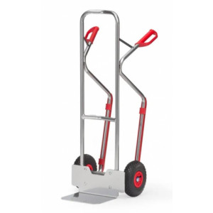 https://www.techni-contact.ovh/ressources/images/produits/merchandising/diable-alu-a-patins-amovibles-10202695-1.jpg - Charge : 200 Kg - Hauteur : 1300 mm - Roues : caoutchouc, gonflables ou increvables
