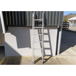 https://www.techni-contact.ovh/ressources/images/produits/merchandising/echelle-coulissante-a-main-13775249-1.jpg - Longueur de l’échelle fermée 1.90 m et ouverte 2.80 m