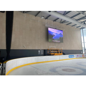 https://www.techni-contact.ovh/ressources/images/produits/merchandising/ecrans-geant-led-pour-patinoires-74144217-1.jpg - Affichage de scoring et publicités pour patinoires