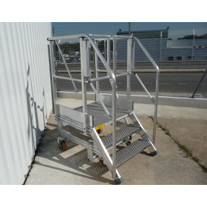 https://www.techni-contact.ovh/ressources/images/produits/merchandising/escabeau-d-acces-transmission-1238848-1.jpg - Pour hélicoptère léger - Charge max : 200 kg - 3 marches