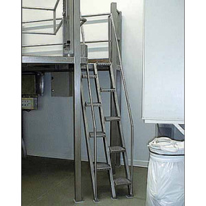 https://www.techni-contact.ovh/ressources/images/produits/merchandising/escalier-ergonomique-en-inox-13236793-1.jpg - Confort d'usage