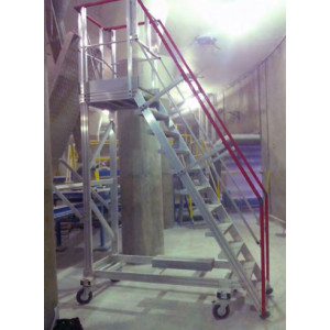 https://www.techni-contact.ovh/ressources/images/produits/merchandising/escalier-mobile-a-palier-acces-sous-silo-4382870-1.jpg - Structure aluminium 100 x 30 mm