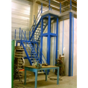 https://www.techni-contact.ovh/ressources/images/produits/merchandising/escaliers-metalliques-industriels-13785763-1.jpg - En métal antidérapant