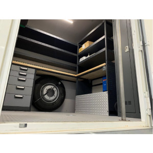 https://www.techni-contact.ovh/ressources/images/produits/merchandising/etageres-pour-amenagement-interieur-d-un-vehicule-utilitaire-287804-1.jpg - Palette complète de services d'aménagement