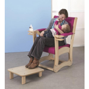 https://www.techni-contact.ovh/ressources/images/produits/merchandising/fauteuil-d-allaitement-2661418-1.jpg - Matériaux : éléments bois en hêtre massif.