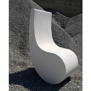 https://www.techni-contact.ovh/ressources/images/produits/merchandising/fauteuil-public-en-beton-1949023-1.jpg - Longueur : 710 mm - Assise : 440 mm - A ancrer avec tiges métalliques