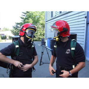 https://www.techni-contact.ovh/ressources/images/produits/merchandising/formation-equipier-seconde-intervention-esi-avec-appareil-respiratoire-isolant-ari-13596441-1.jpg - Être capable d'utiliser l'appareil respiratoire isolant à circuit ouvert en milieu vicié