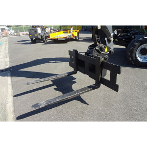 https://www.techni-contact.ovh/ressources/images/produits/merchandising/fourche-a-palette-pour-pelle-chantier-4-a-29-tonnes-53633719-1.jpg - Tablier avec fourches à palettes pour pelles, chargeuse